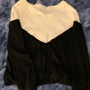 Black and Cream sweater XL